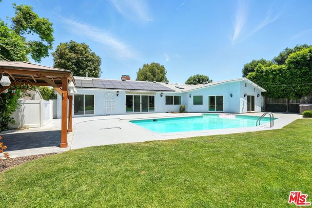 20616 Quedo Drive, Woodland Hills CA: https://media.crmls.org/mediaz/b47ae3dd-daf9-4b1e-b521-02a5a267cd54.jpg