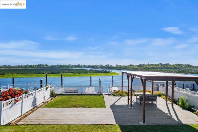 5218 Sandmound Blvd, Oakley CA: https://media.crmls.org/mediaz/b47ae8c7-afb9-4d83-8d9e-5cc1749595c4.jpg