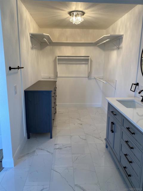 2354 Valley View Pl, Escondido CA: https://media.crmls.org/mediaz/b47b32ce-be30-4d0a-b7f6-05915e464f14.jpg
