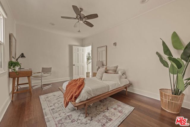 571 N Cahuenga Boulevard, Los Angeles CA: https://media.crmls.org/mediaz/b47b741e-bdc8-4ef5-b57a-543cd25c25d2.jpg