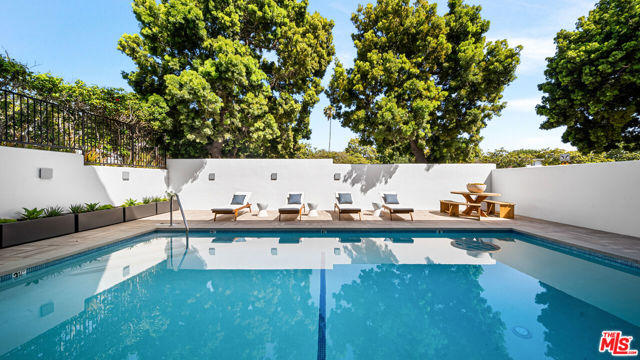 153 San Vicente Boulevard, Santa Monica CA: https://media.crmls.org/mediaz/b47b7938-6953-4865-a618-f1b51282b881.jpg