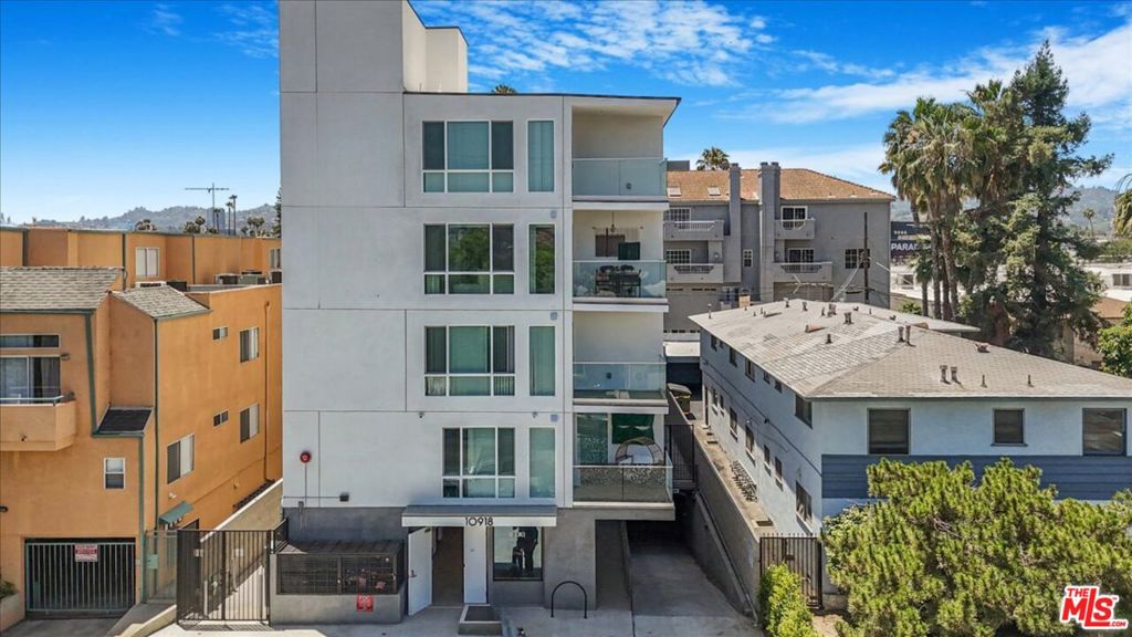 Multifamily at 10918 Camarillo Street