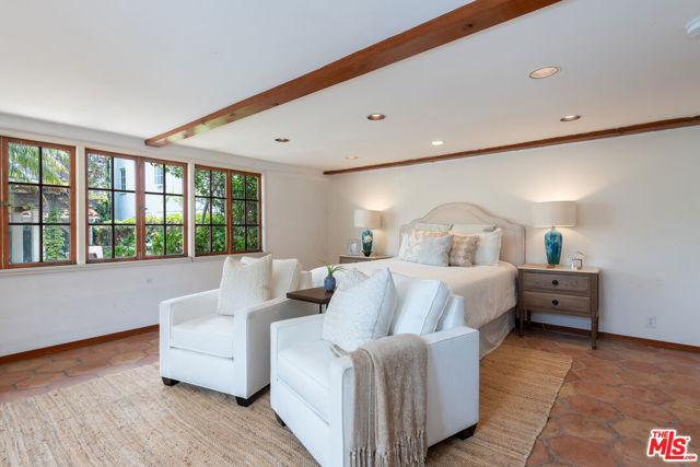 475 S Rodeo Drive, Beverly Hills CA: https://media.crmls.org/mediaz/b47c1018-9e85-4bad-9fa1-d26d215d6db8.jpg