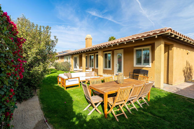 9 Shasta Lake Drive, Rancho Mirage CA: https://media.crmls.org/mediaz/b47c543b-2dd9-41e9-be9a-5ebfb2c40342.jpg