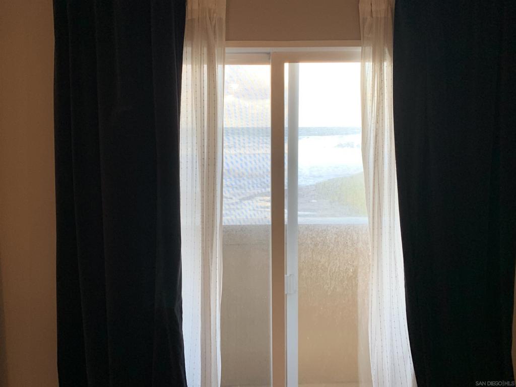 https://media.crmls.org/mediaz/b47d6326-539d-4df8-aff9-19b6dd9ca5f3.jpg?preset=X-Large