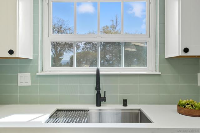 2118 Toca Ln, Ramona CA: https://media.crmls.org/mediaz/b47d70d7-c651-4c6c-936d-e8397e3cd4cd.jpg