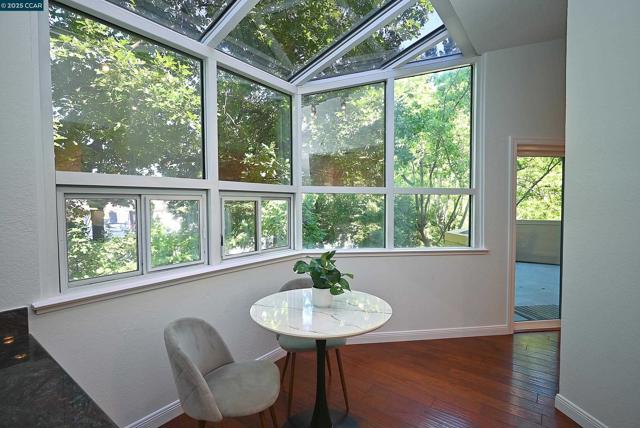 3279 Mt Diablo Ct, Lafayette CA: https://media.crmls.org/mediaz/b47d7904-e35c-4229-a6ed-2759057ab2e8.jpg