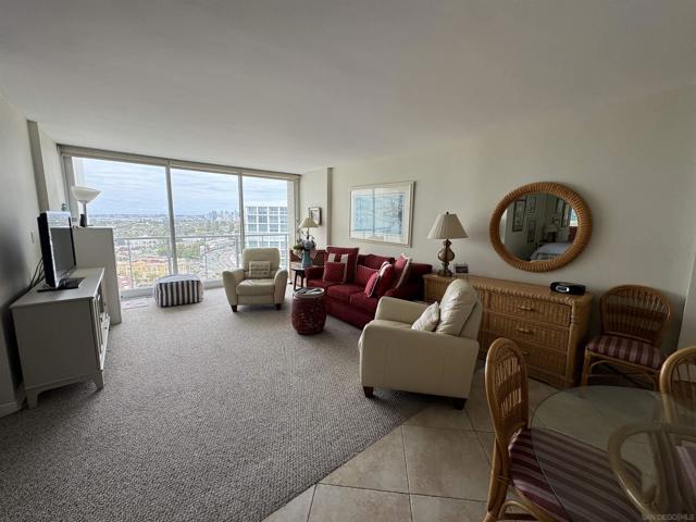 1720 Avenida Del Mundo, Coronado CA: https://media.crmls.org/mediaz/b47e22a9-ffe1-4ab7-8596-eb3a21162375.jpg