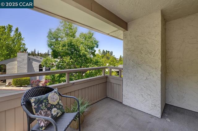 4033 Terra Granada Dr, Walnut Creek CA: https://media.crmls.org/mediaz/b47e716a-37df-4af2-bdc7-dcefc99883c6.jpg