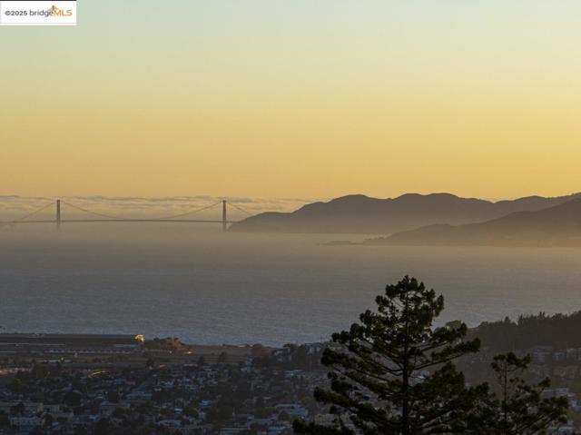 479 Kentucky Ave, Berkeley CA: https://media.crmls.org/mediaz/b47ea53e-a66a-4143-937d-19285881d527.jpg