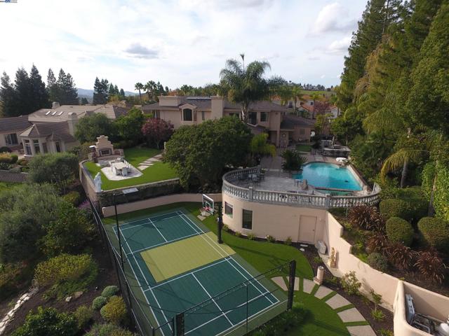 4478 Deer Ridge Rd, Danville CA: https://media.crmls.org/mediaz/b47ed949-3e59-4cc6-afd0-eeaf1c41b840.jpg