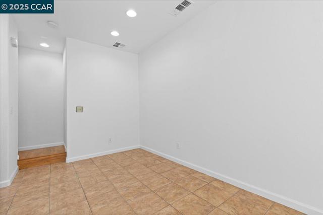 1582 Chandler St, Oakland CA: https://media.crmls.org/mediaz/b47ee3e9-efa0-4a6d-b3ef-d9fb8c913a63.jpg