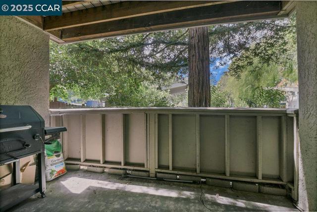 1255 Lakeview Cir, Pittsburg CA: https://media.crmls.org/mediaz/b47f0fc1-4a5d-488a-a376-c16f7e13a35f.jpg