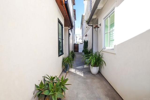 Detail Gallery Image 4 of 72 For 119 41st St, Newport Beach,  CA 92663 - 3 Beds | 5 Baths