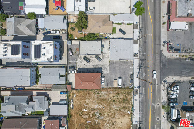 1452 W Jefferson Boulevard, Los Angeles CA: https://media.crmls.org/mediaz/b47fd649-3b04-4c7e-bc07-3d43bd36a571.jpg