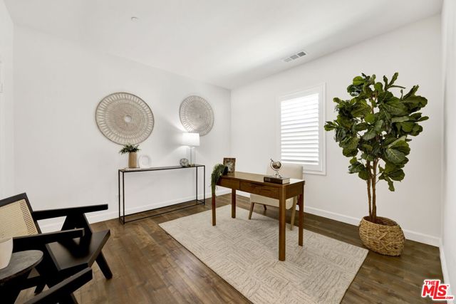 17028 Zion, Santa Clarita CA: https://media.crmls.org/mediaz/b480394e-c1ba-42dd-81fc-3f9de3b7ebef.jpg