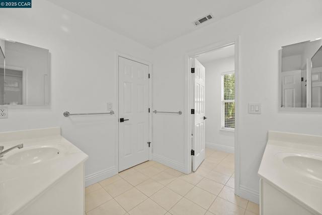 107 Leafield Rd, Danville CA: https://media.crmls.org/mediaz/b4806754-5a8f-4496-854c-99ff4f671280.jpg