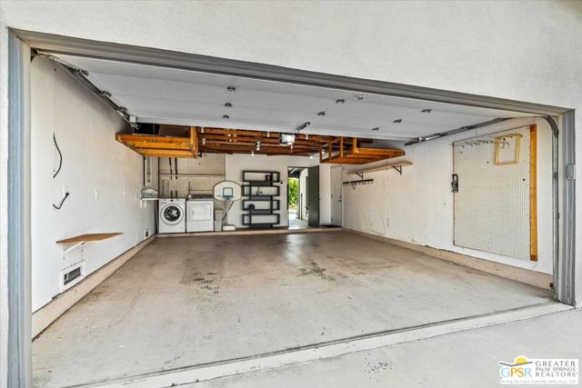 3121 E Ventura Road, Palm Springs CA: https://media.crmls.org/mediaz/b4806c05-d4b8-4d93-8039-b9531efbbeec.jpg