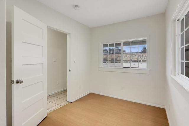 213 7th Street, Oakland CA: https://media.crmls.org/mediaz/b480a413-4b52-4877-99cb-04d489d02208.jpg