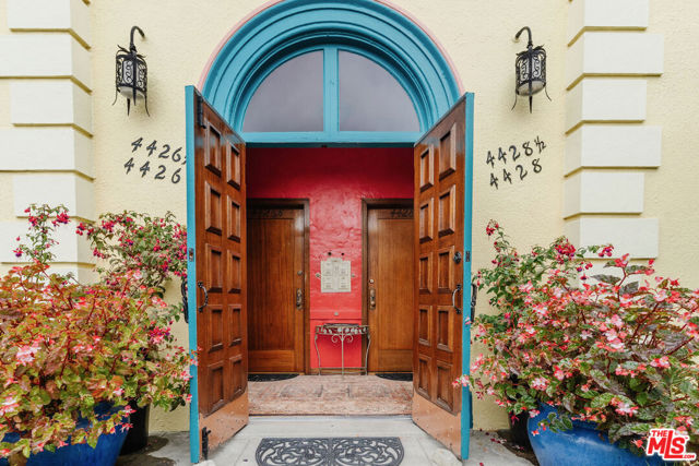 4426 Price Street, Los Angeles CA: https://media.crmls.org/mediaz/b480ace1-21b5-4ec4-b777-d903d13afd89.jpg