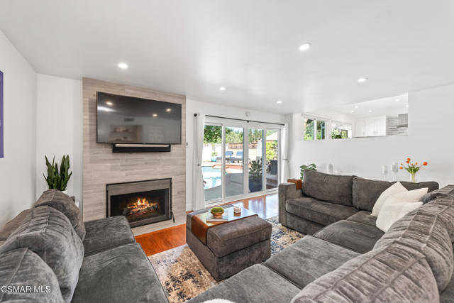 1666 Berwick Place, Westlake Village CA: https://media.crmls.org/mediaz/b480e4bd-af47-4ef0-b48b-8e54b6b63aa0.jpg