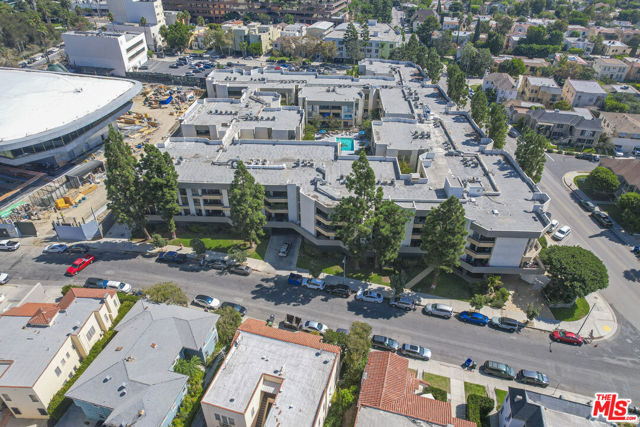 750 S Spaulding Avenue, Los Angeles CA: https://media.crmls.org/mediaz/b481169c-9297-4a33-8886-56c65bb8d7ad.jpg