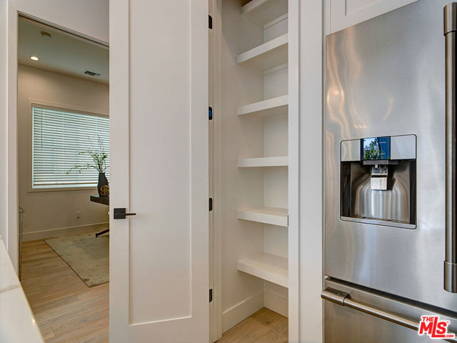 11979 Mayfield Avenue, Los Angeles CA: https://media.crmls.org/mediaz/b48118b6-cceb-41ca-8ebb-c46d459753f9.jpg