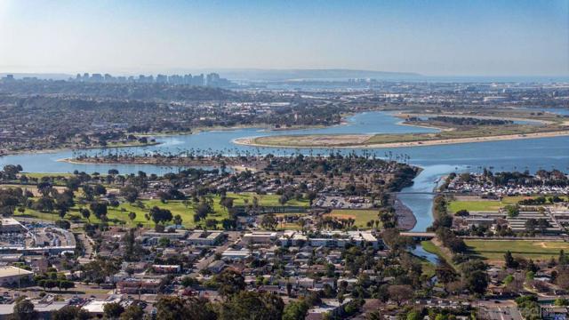 2481 La Marque St, San Diego CA: https://media.crmls.org/mediaz/b4812a7d-3d24-400d-9d3a-6a4190708c8c.jpg