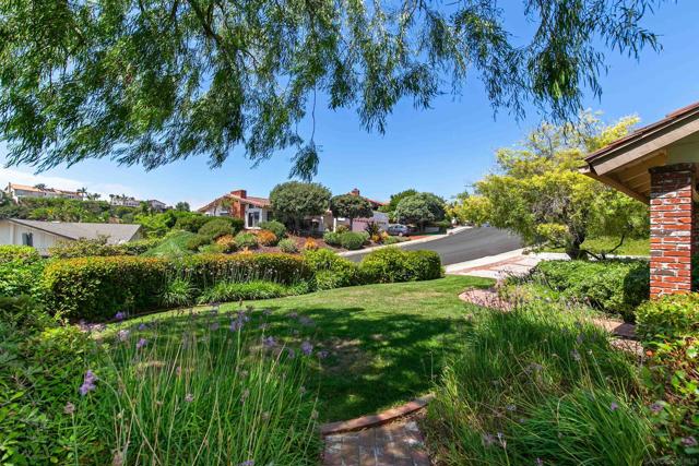 5353 Westknoll Dr, San Diego CA: https://media.crmls.org/mediaz/b4829c73-f929-47d5-9e32-129cd79f5ead.jpg