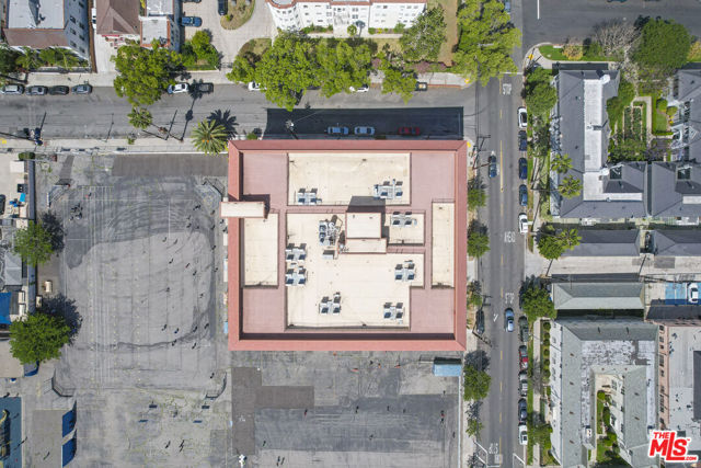 944 S Serrano Avenue, Los Angeles CA: https://media.crmls.org/mediaz/b482c575-0cee-42b6-8dc3-56b0ee763eb5.jpg