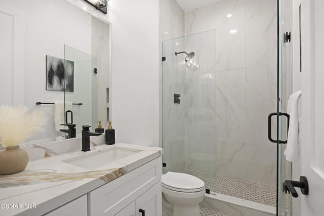 339 Toyon Court, Thousand Oaks CA: https://media.crmls.org/mediaz/b482fd7a-20de-472d-a22e-473c2eabf887.jpg