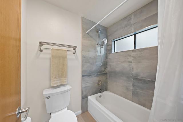 12132 Royal Birkdale Row Unit 104E, San Diego CA: https://media.crmls.org/mediaz/b4833988-d1c6-4587-b1cf-5e4db756eefc.jpg