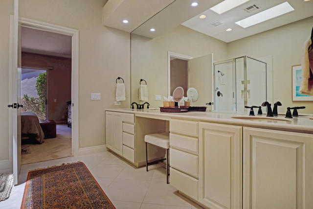 425 Desert Holly Drive, Palm Desert CA: https://media.crmls.org/mediaz/b4837a3d-639b-48e7-a266-545d1f803831.jpg