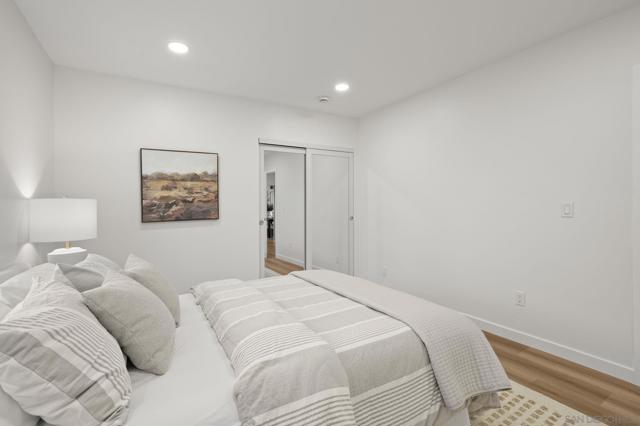 1091 Lincoln Ave, San Diego CA: https://media.crmls.org/mediaz/b484ce60-e305-458f-95d9-5bf991694eb7.jpg