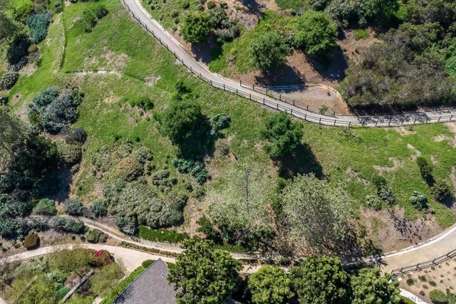 7152 Sitio Corazon, Carlsbad CA: https://media.crmls.org/mediaz/b484ef4d-298f-456b-9272-56ebad6ae3f3.jpg