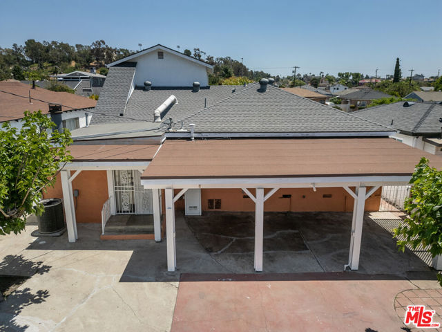 2101 N Almadale Avenue, Los Angeles CA: https://media.crmls.org/mediaz/b4865909-ee97-4cc4-936b-1dcbd43bde8f.jpg