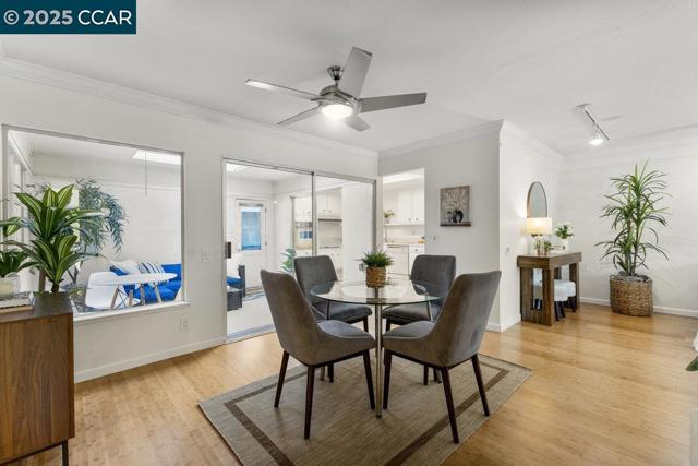 1833 Skycrest Dr, Walnut Creek CA: https://media.crmls.org/mediaz/b4877330-056d-4c8d-b0b7-ff9a7c3723a8.jpg