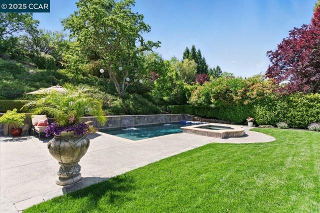 5220 Portillo Valley, San Ramon CA: https://media.crmls.org/mediaz/b4879e23-26c0-4bfd-be26-6f3d8c8dc2df.jpg