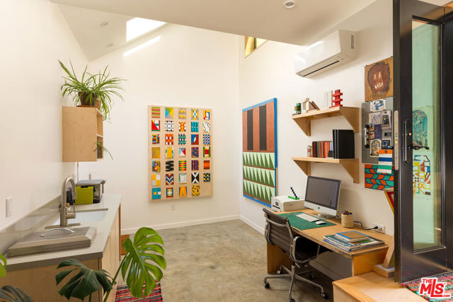 3435 Verdugo Vista Terrace, Los Angeles CA: https://media.crmls.org/mediaz/b487b995-a2c3-4478-9726-6d124f8546b8.jpg