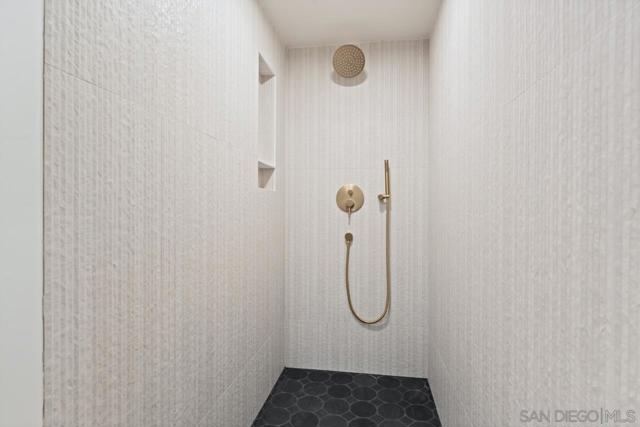4911 Beaumont Dr, La Mesa CA: https://media.crmls.org/mediaz/b488af5b-79e4-40ad-868f-4af17b1abca1.jpg
