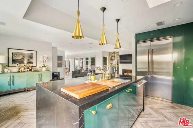 2137 Sunset Plaza Drive, Los Angeles CA: https://media.crmls.org/mediaz/b48947f0-39aa-49ee-a15a-c3d461062c18.jpg