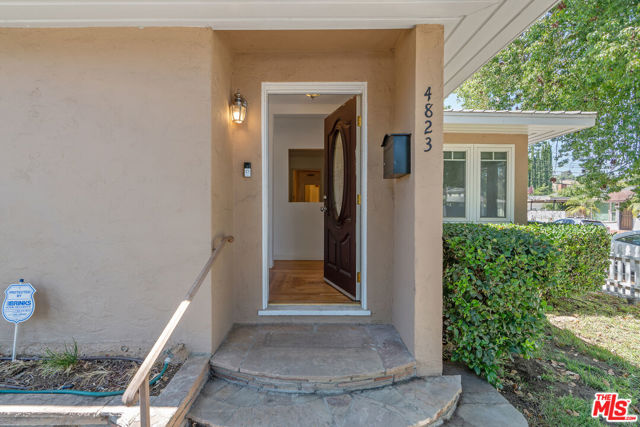 4823 Topanga Canyon Boulevard, Woodland Hills CA: https://media.crmls.org/mediaz/b4895658-a3f6-444f-b7f1-89228ed4a7f3.jpg