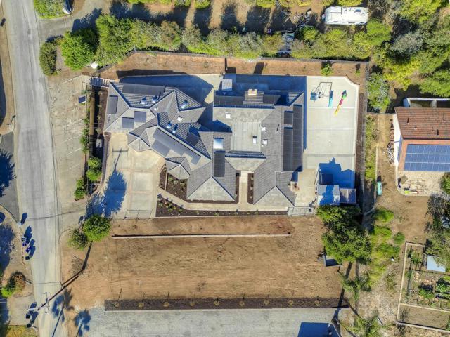 929 Chumash Trail, Vista CA: https://media.crmls.org/mediaz/b4896305-ac99-42f8-aa37-f48ba2512207.jpg