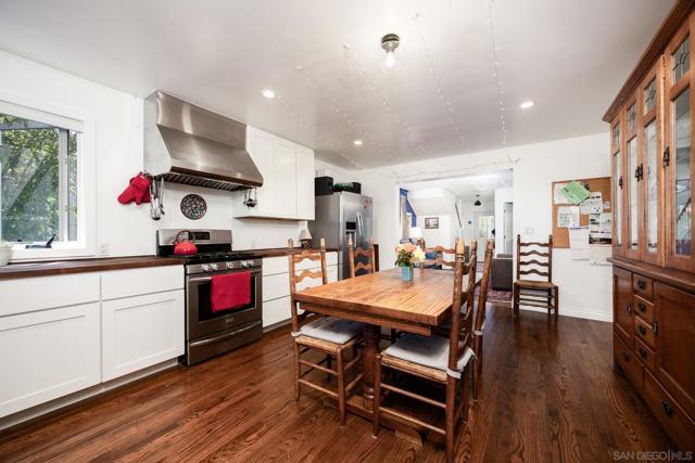 405 Langley St, San Diego CA: https://media.crmls.org/mediaz/b4897597-2ac7-4492-b20e-9eaa6c54ffd9.jpg