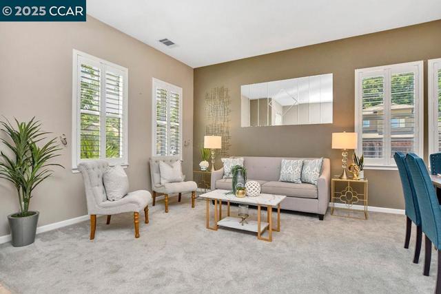 513 Mendota St, Brentwood CA: https://media.crmls.org/mediaz/b489dfba-c861-4621-974f-e6e478acb3d7.jpg