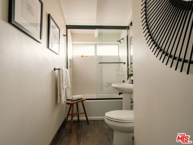 14300 Runnymede Street, Van Nuys CA: https://media.crmls.org/mediaz/b489e540-12bd-4604-b9ed-ea9420c30770.jpg