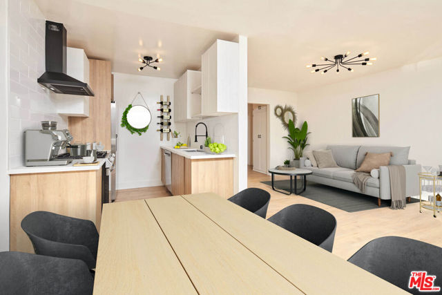 204 N Manhattan Place, Los Angeles CA: https://media.crmls.org/mediaz/b48aad5e-736b-4756-af5b-34d178a3baa5.jpg