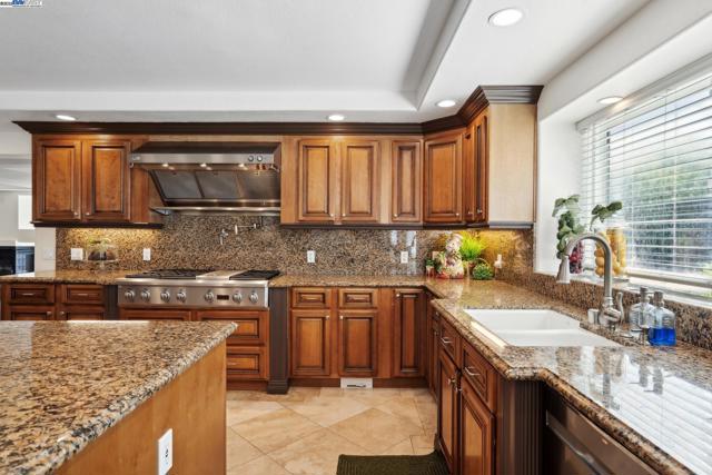 367 Mt Washington Way, Clayton CA: https://media.crmls.org/mediaz/b48ab878-0a46-428b-ae7a-4a705f1c85a8.jpg