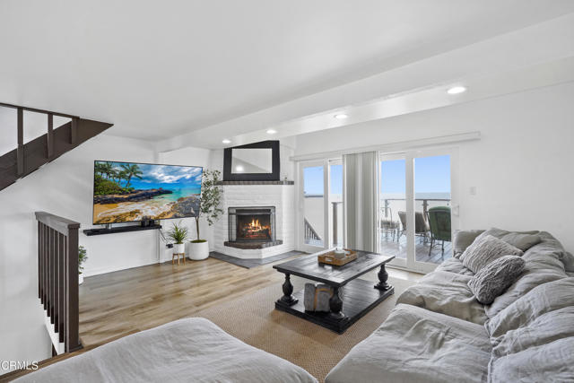 Detail Gallery Image 2 of 44 For 309 Ocean Dr, Oxnard,  CA 93035 - 4 Beds | 2/1 Baths