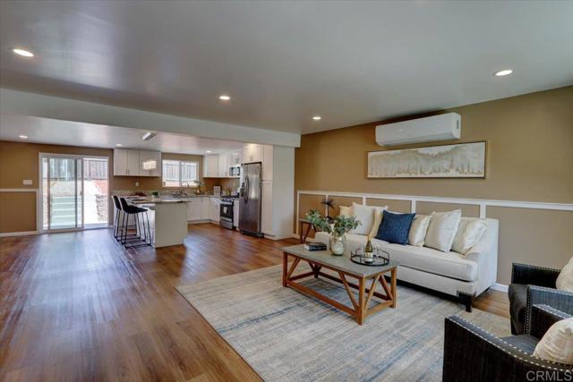 Detail Gallery Image 4 of 70 For 9579 Carlton Hills Blvd, Santee,  CA 92071 - 4 Beds | 2 Baths